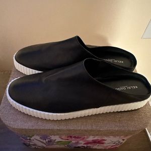 Kelsi Dagger slides size 12